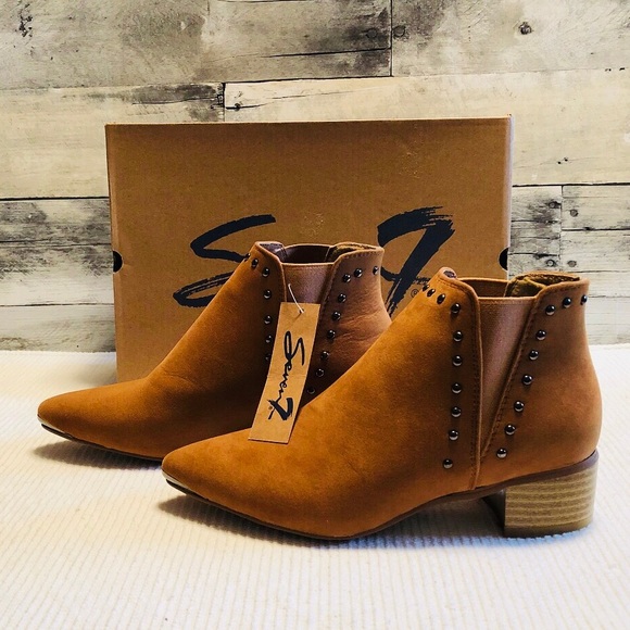 Seven7 Shoes - FIRM Seven7 Saddle Suede Pixie Booties